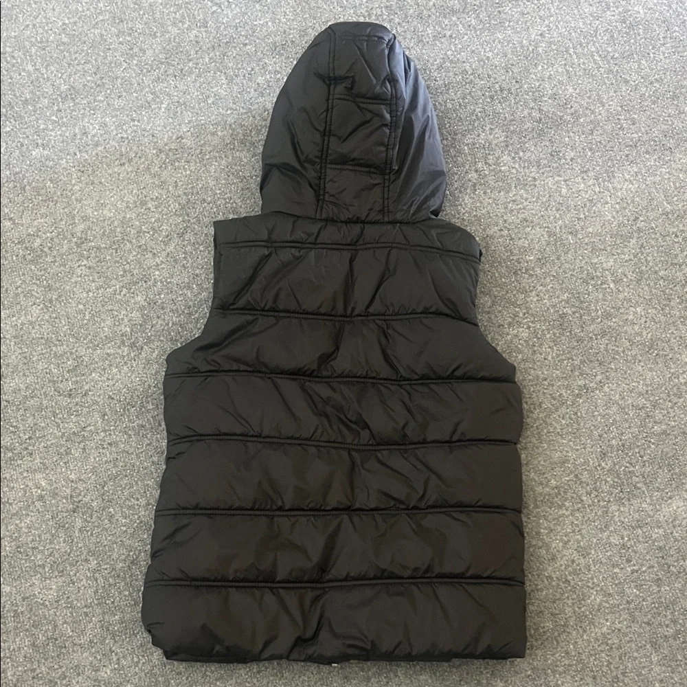 Kids Black Puffer Vest with Hood Amanda Jones Size‎ M